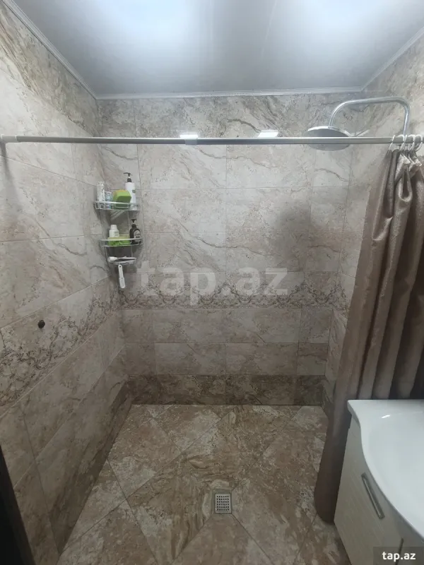 Satılır 4 otaqlı mənzil 120 m²