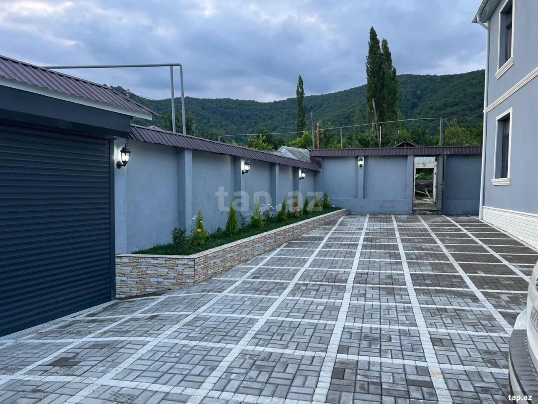 Satılır 4 otaqlı həyət evi