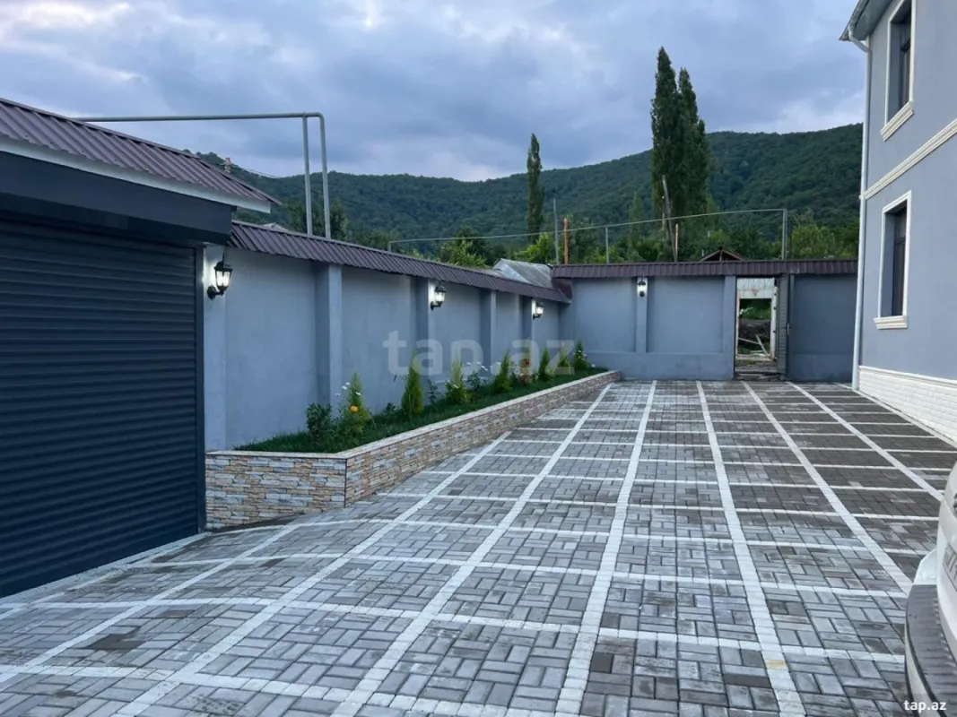 Satılır 4 otaqlı həyət evi