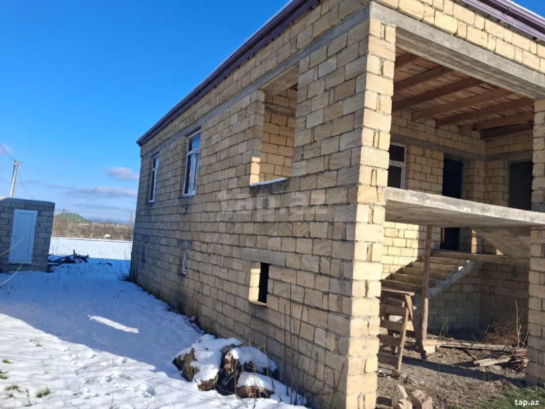 Satılır 5 otaqlı həyət evi