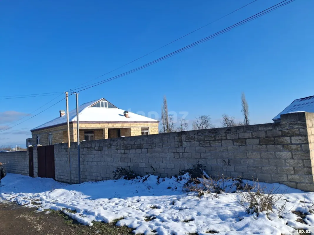 Satılır 5 otaqlı həyət evi