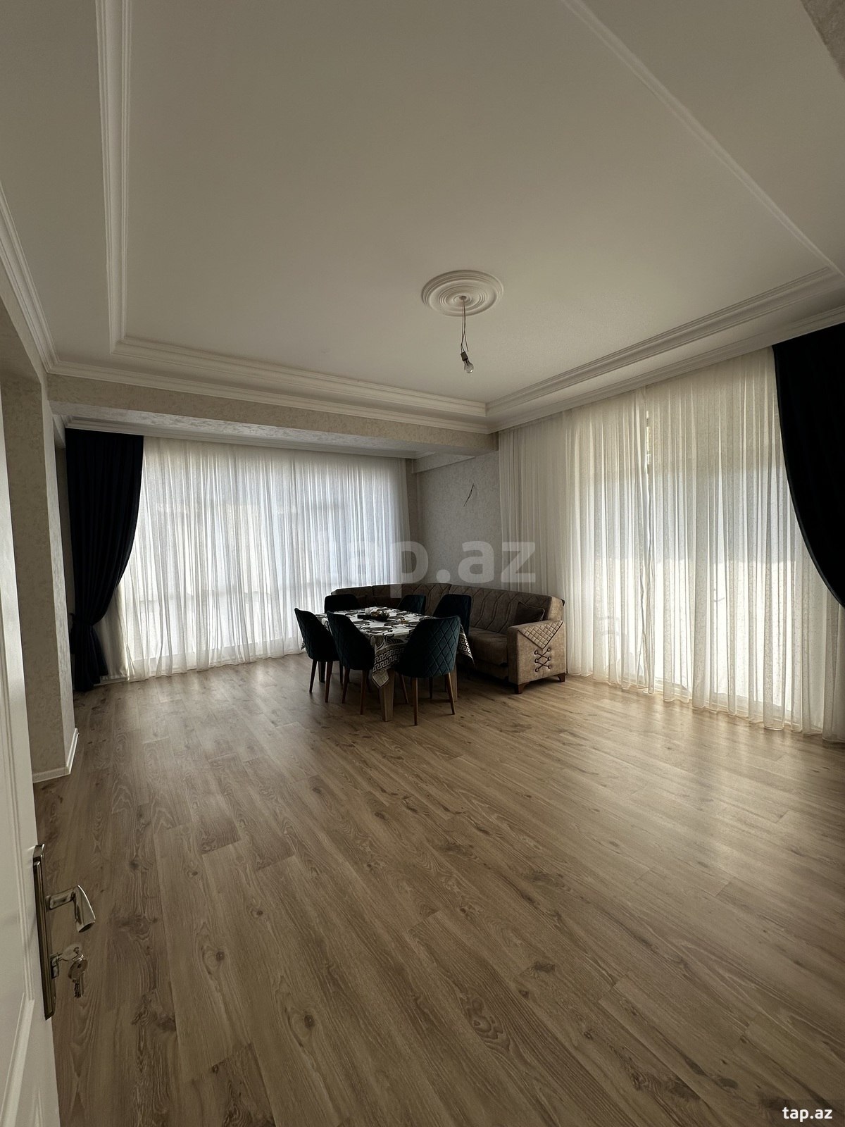 Kirayə verilir 2 otaqlı yeni tikili 102 m²