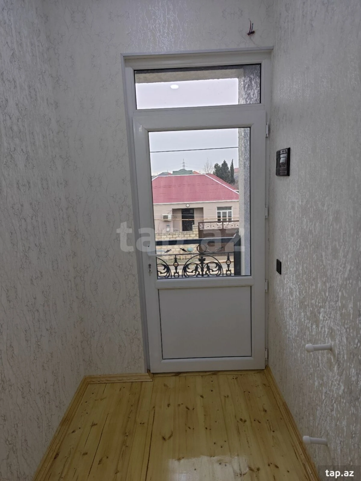 Satılır 4 otaqlı həyət evi