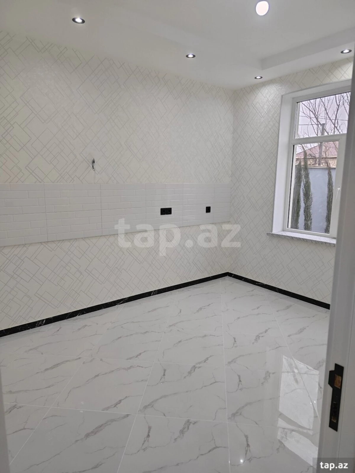 Satılır 4 otaqlı həyət evi