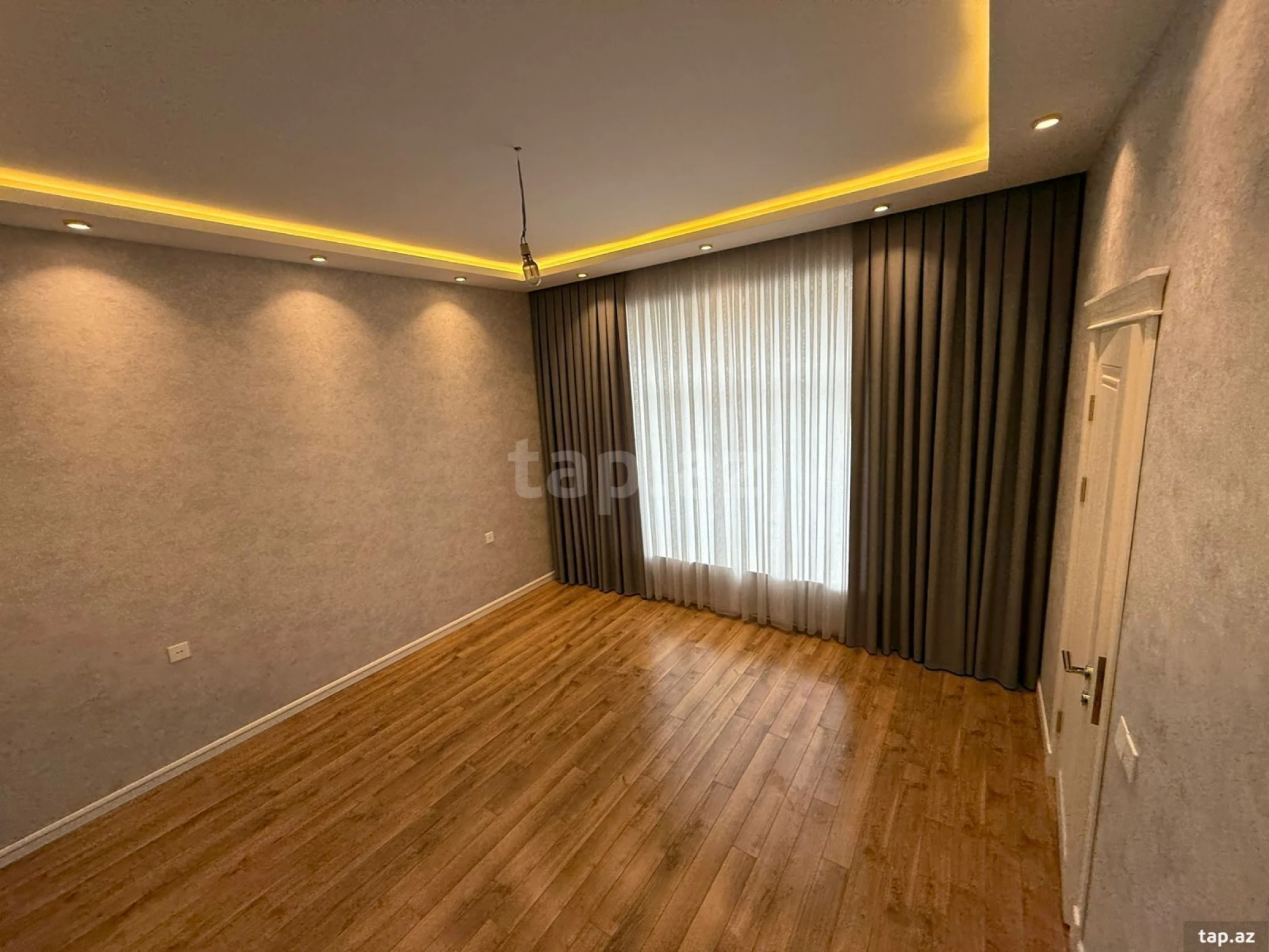 Satılır 7 otaqlı həyət evi