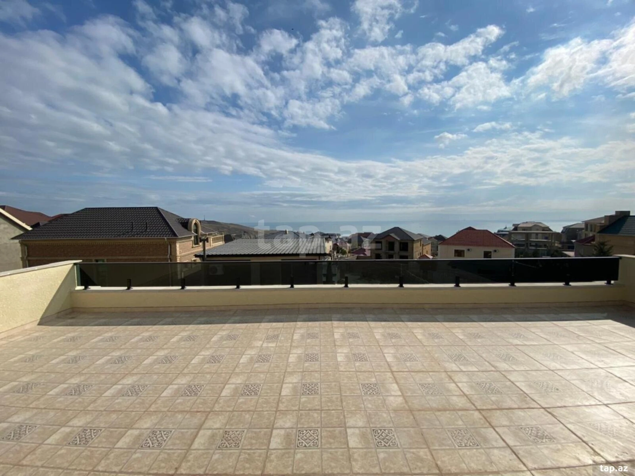 Satılır 7 otaqlı həyət evi