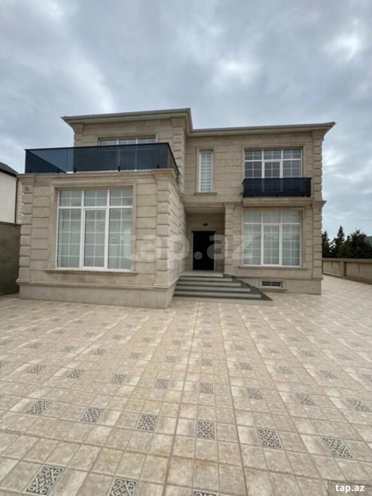 Satılır 7 otaqlı həyət evi