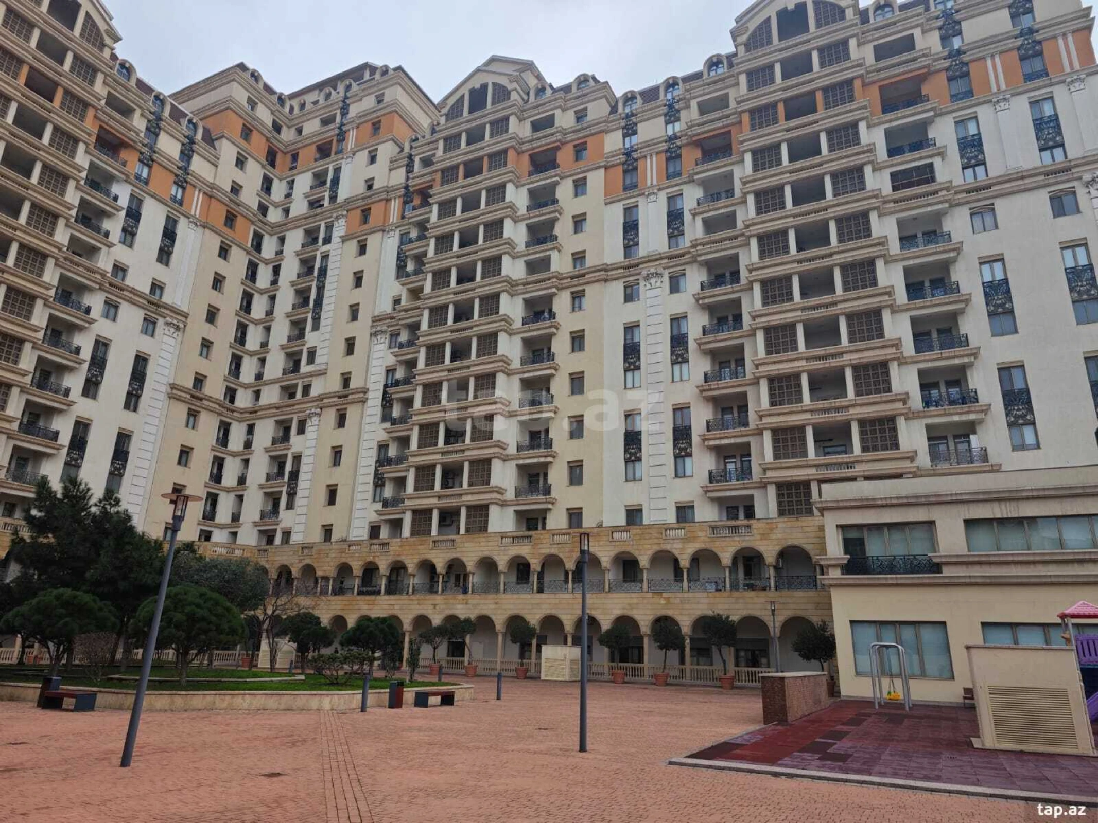 Satılır 4 otaqlı yeni tikili 230 m²