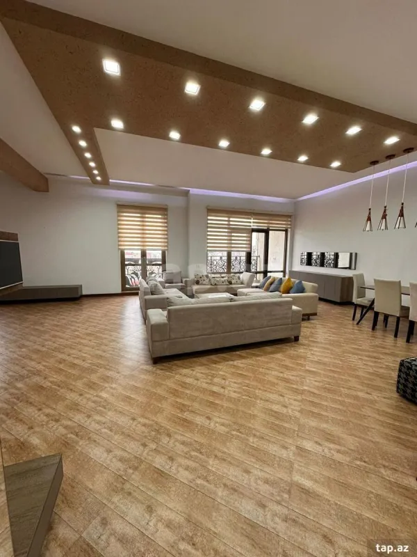 Satılır 4 otaqlı yeni tikili 230 m²