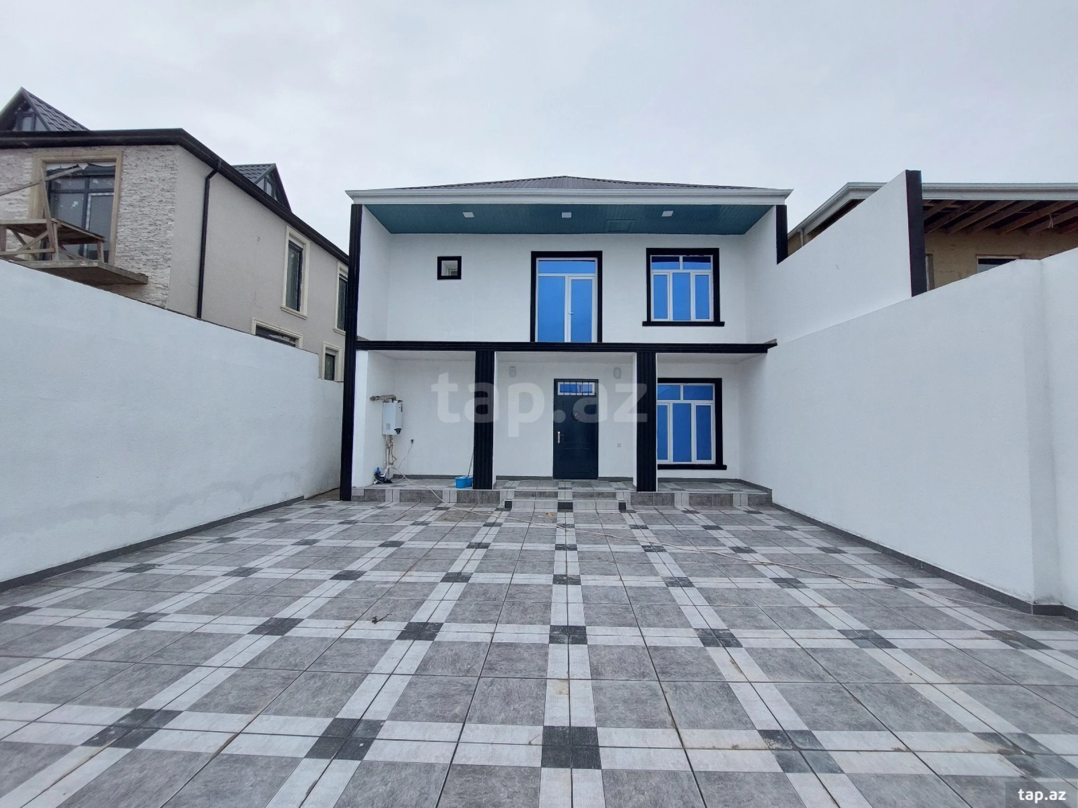 Satılır 4 otaqlı həyət evi