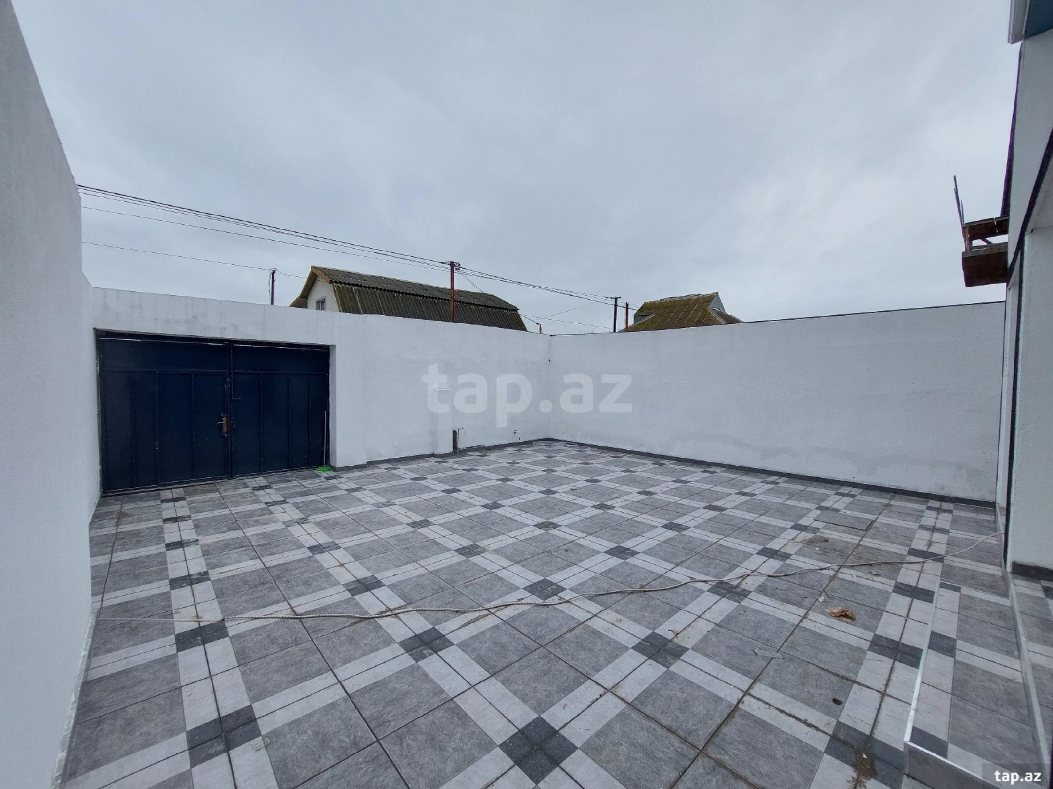 Satılır 4 otaqlı həyət evi