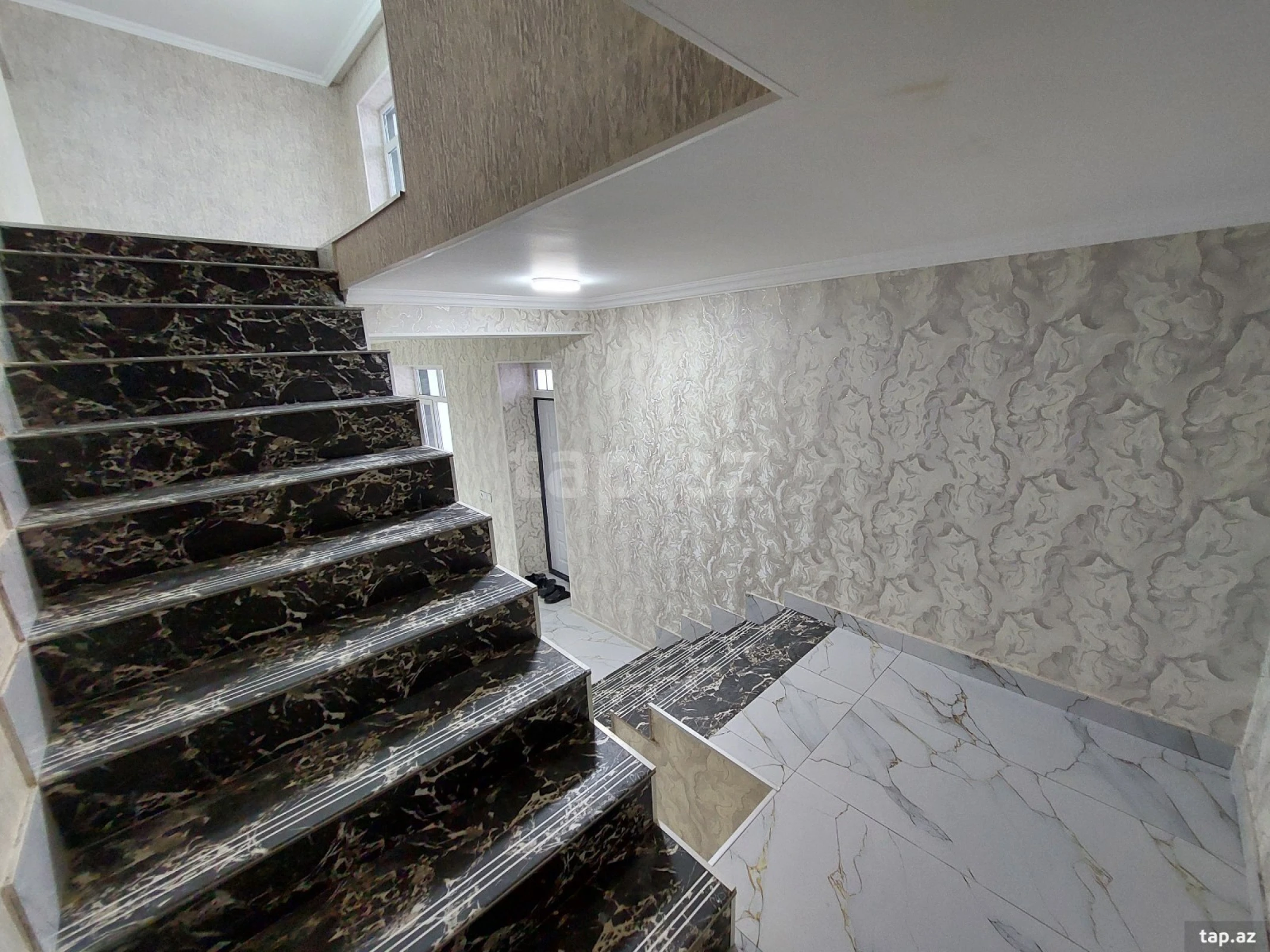 Satılır 4 otaqlı həyət evi