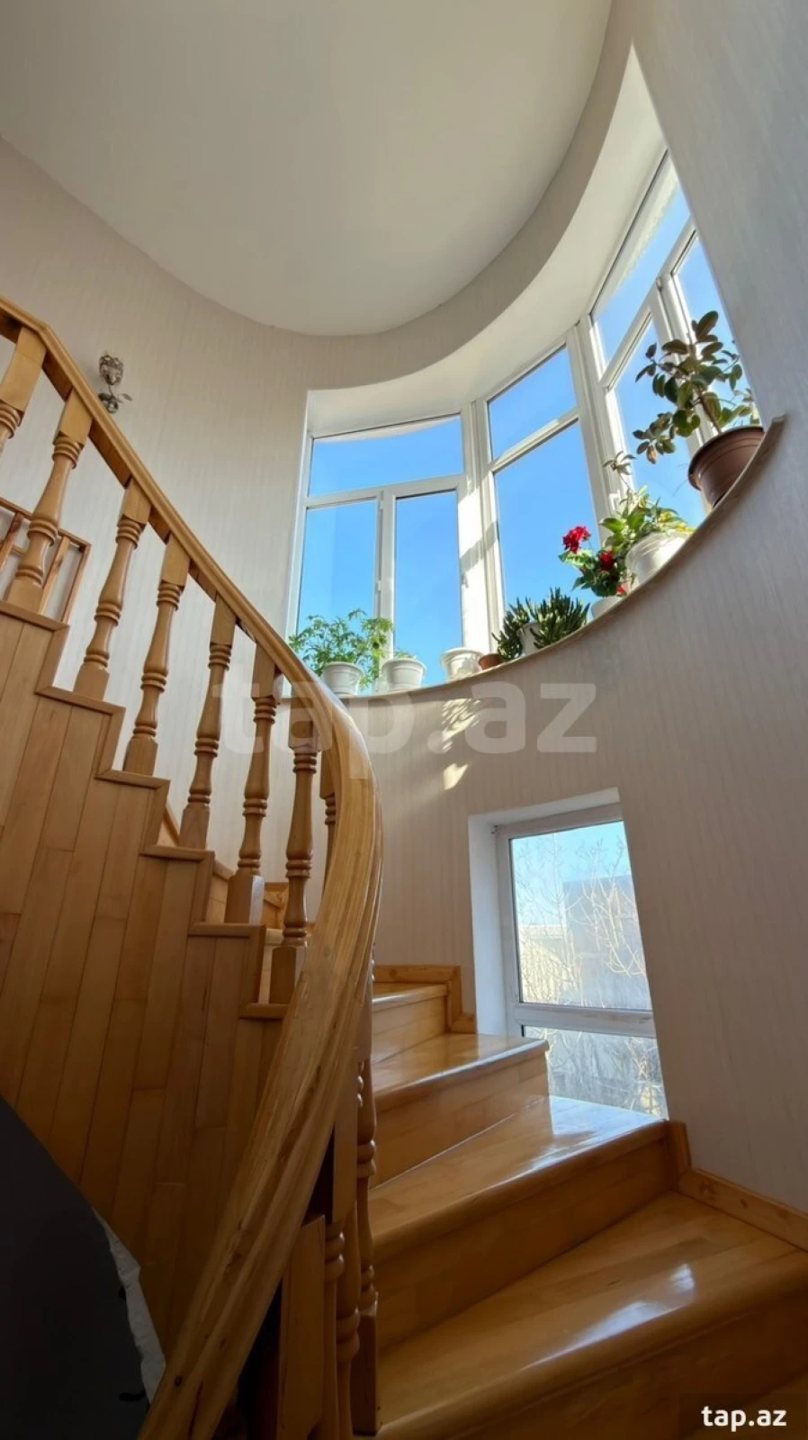 Satılır 6 otaqlı həyət evi