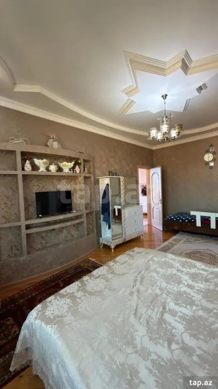 Satılır 6 otaqlı həyət evi