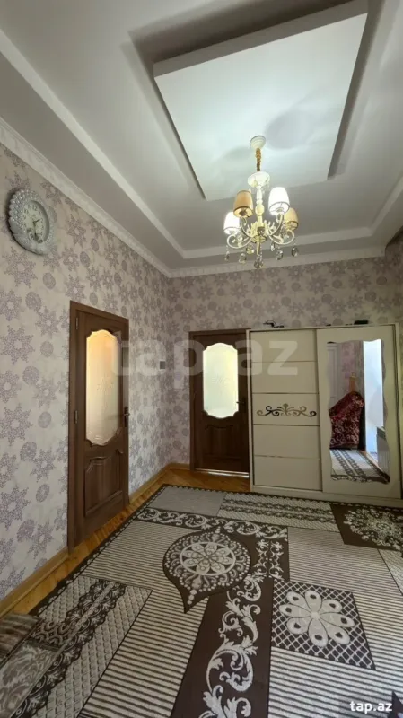 Satılır 6 otaqlı həyət evi