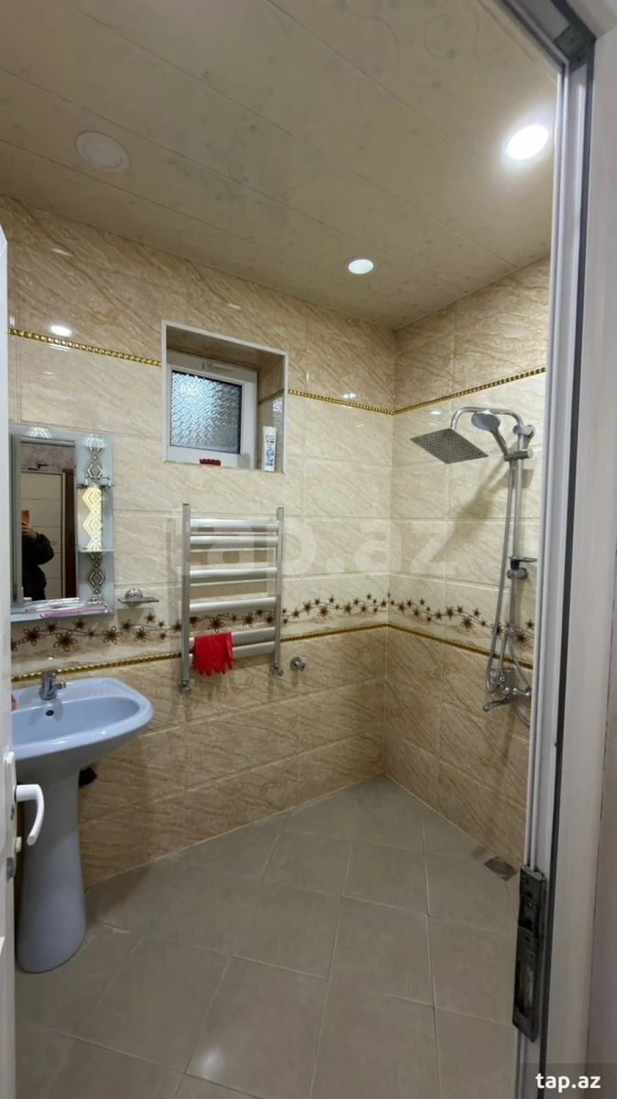 Satılır 6 otaqlı həyət evi