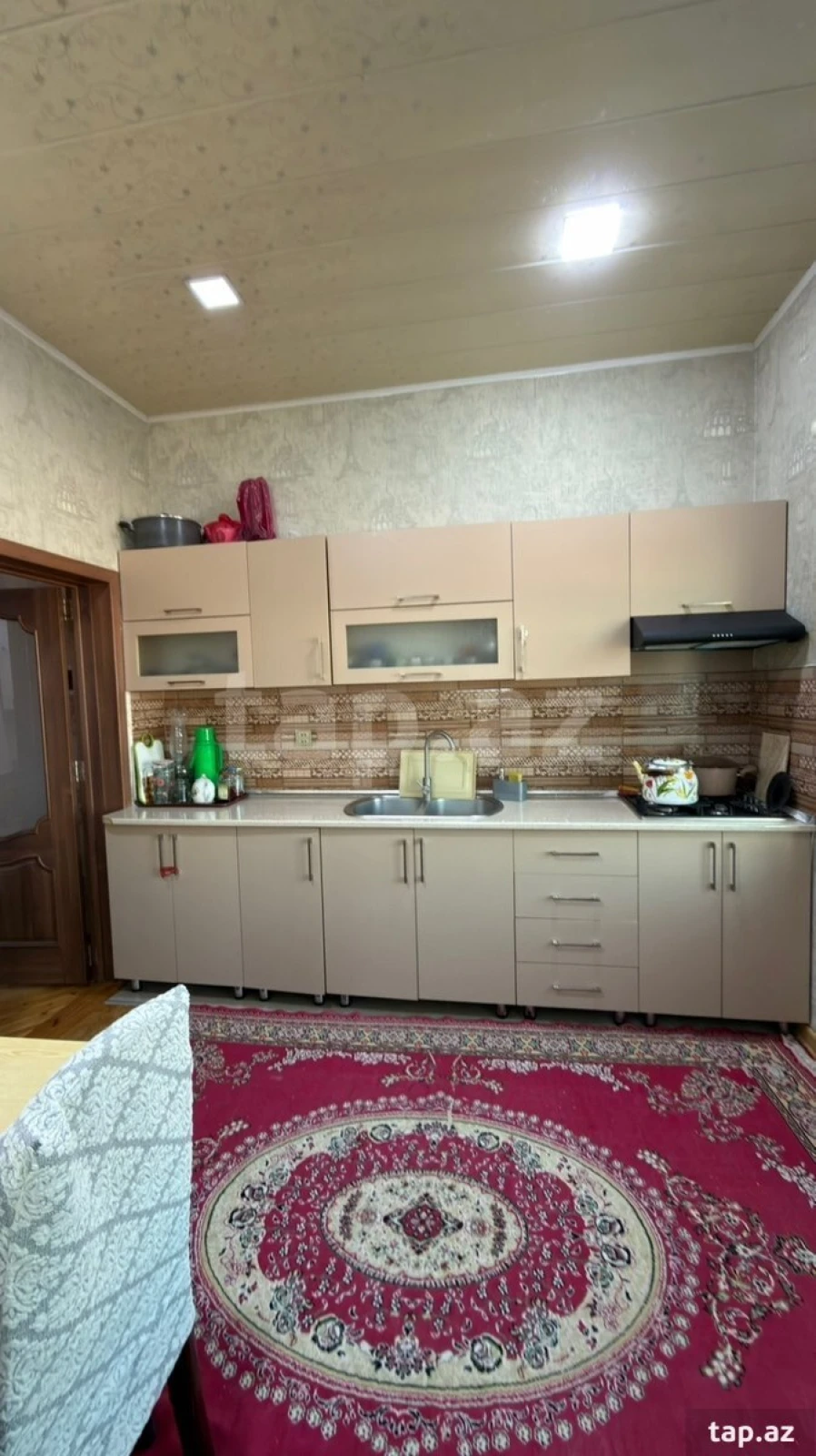 Satılır 6 otaqlı həyət evi