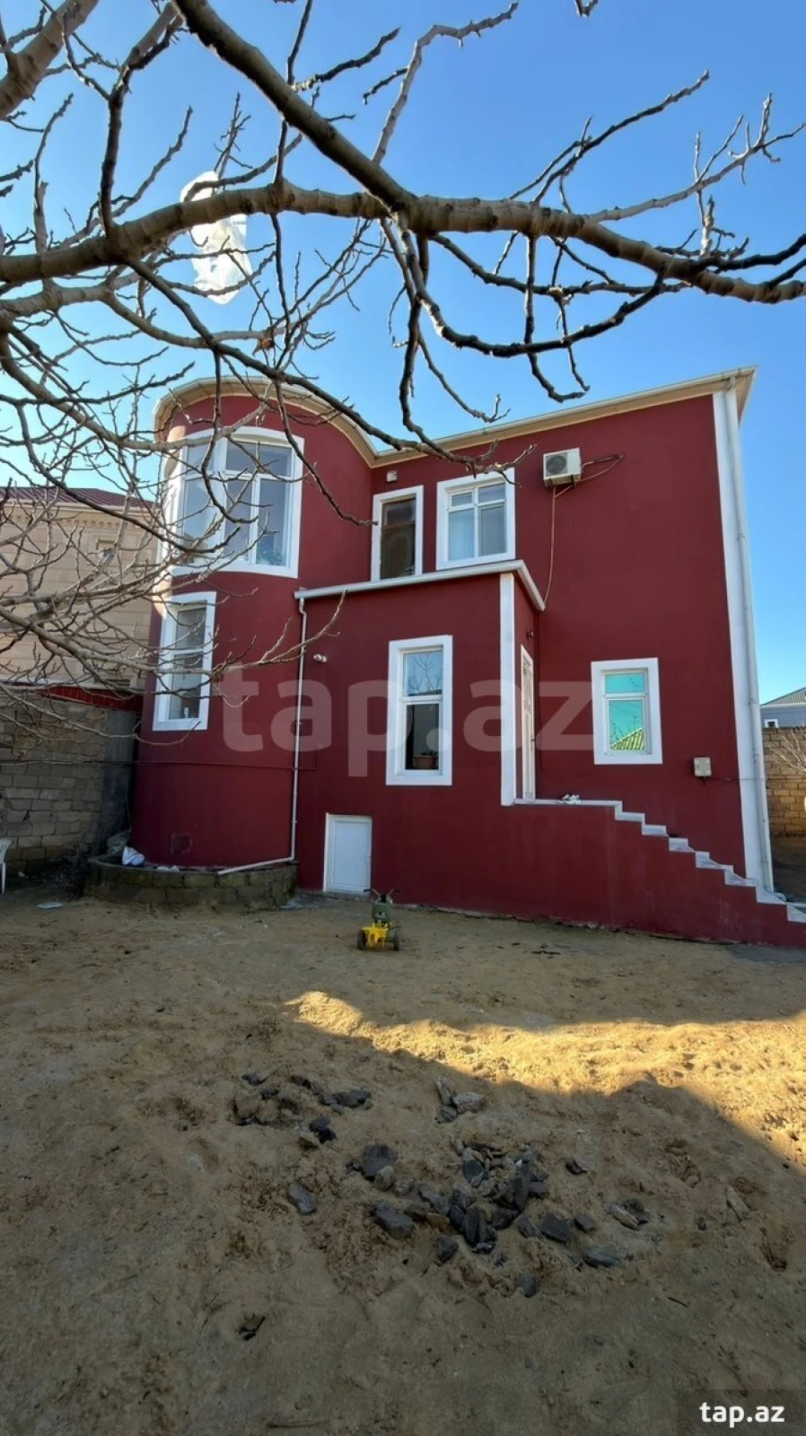 Satılır 6 otaqlı həyət evi