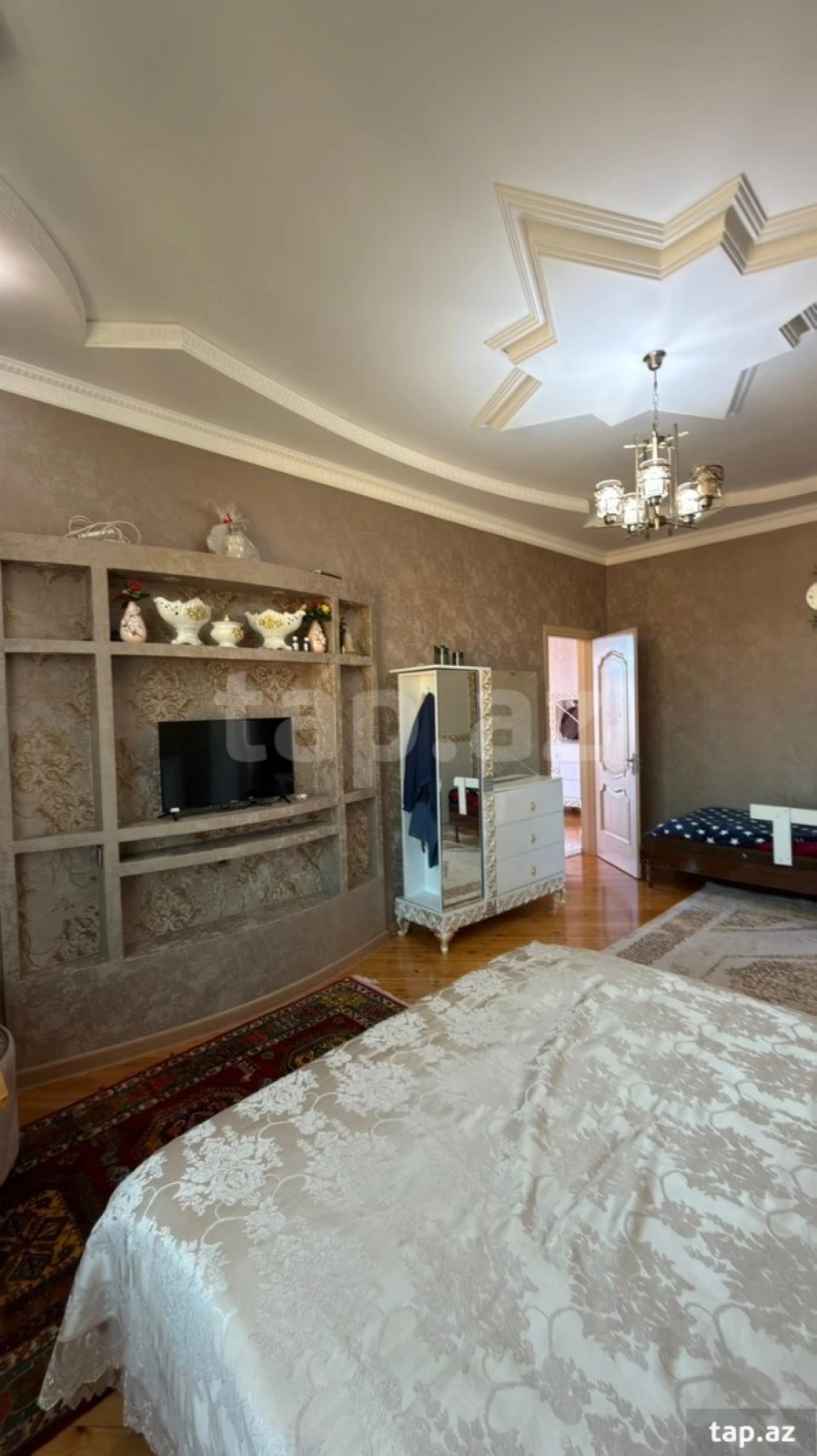 Satılır 6 otaqlı həyət evi