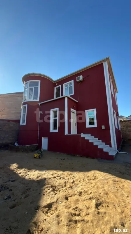 Satılır 6 otaqlı həyət evi