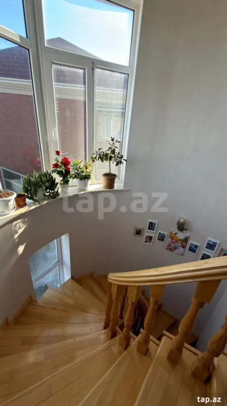 Satılır 6 otaqlı həyət evi