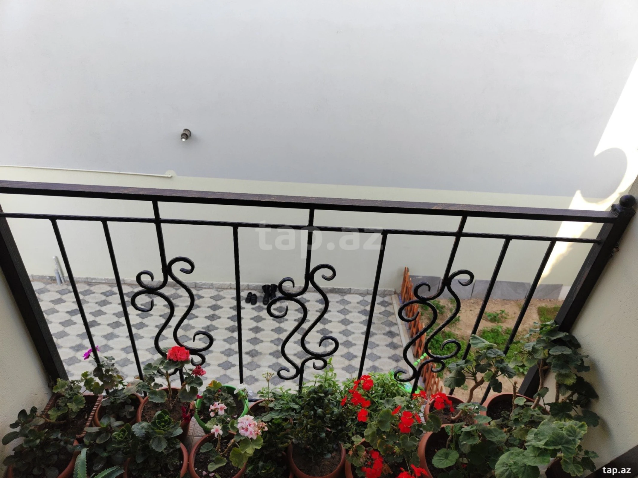 Satılır 4 otaqlı həyət evi