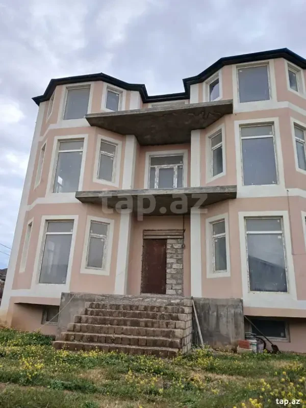 Satılır 6 otaqlı həyət evi 353 m²