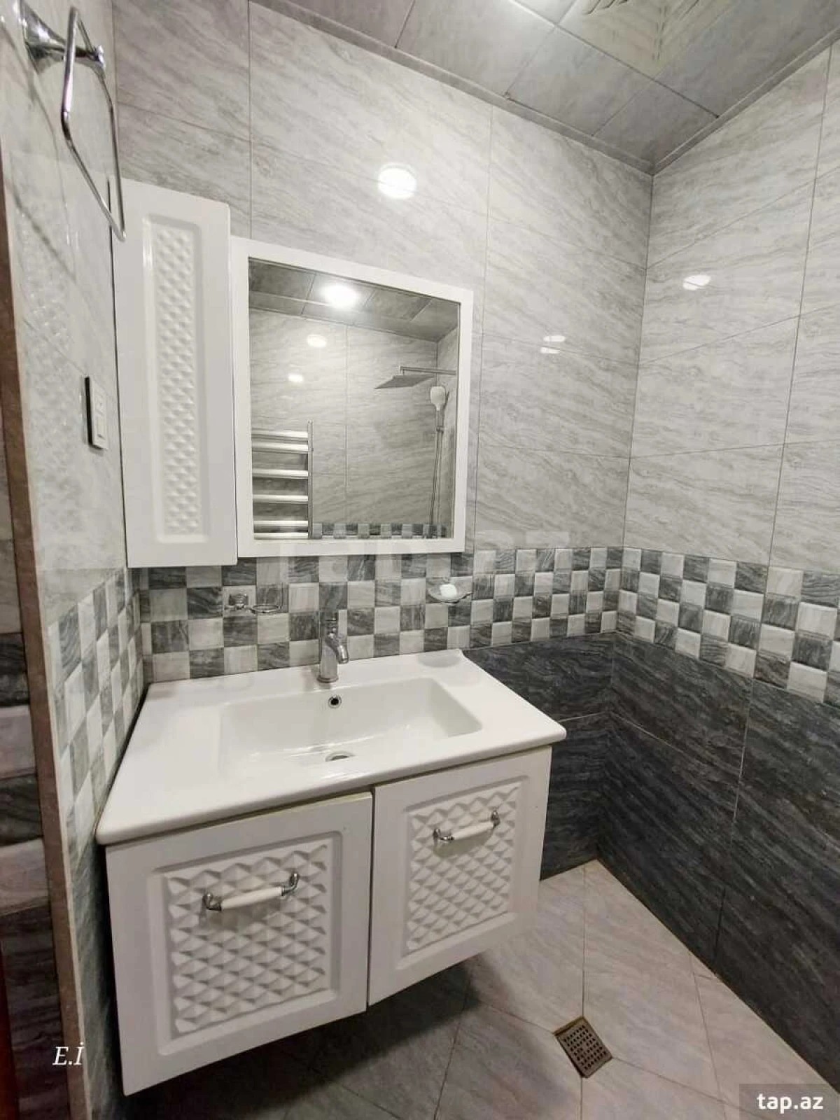 Satılır 3 otaqlı mənzil 68 m²
