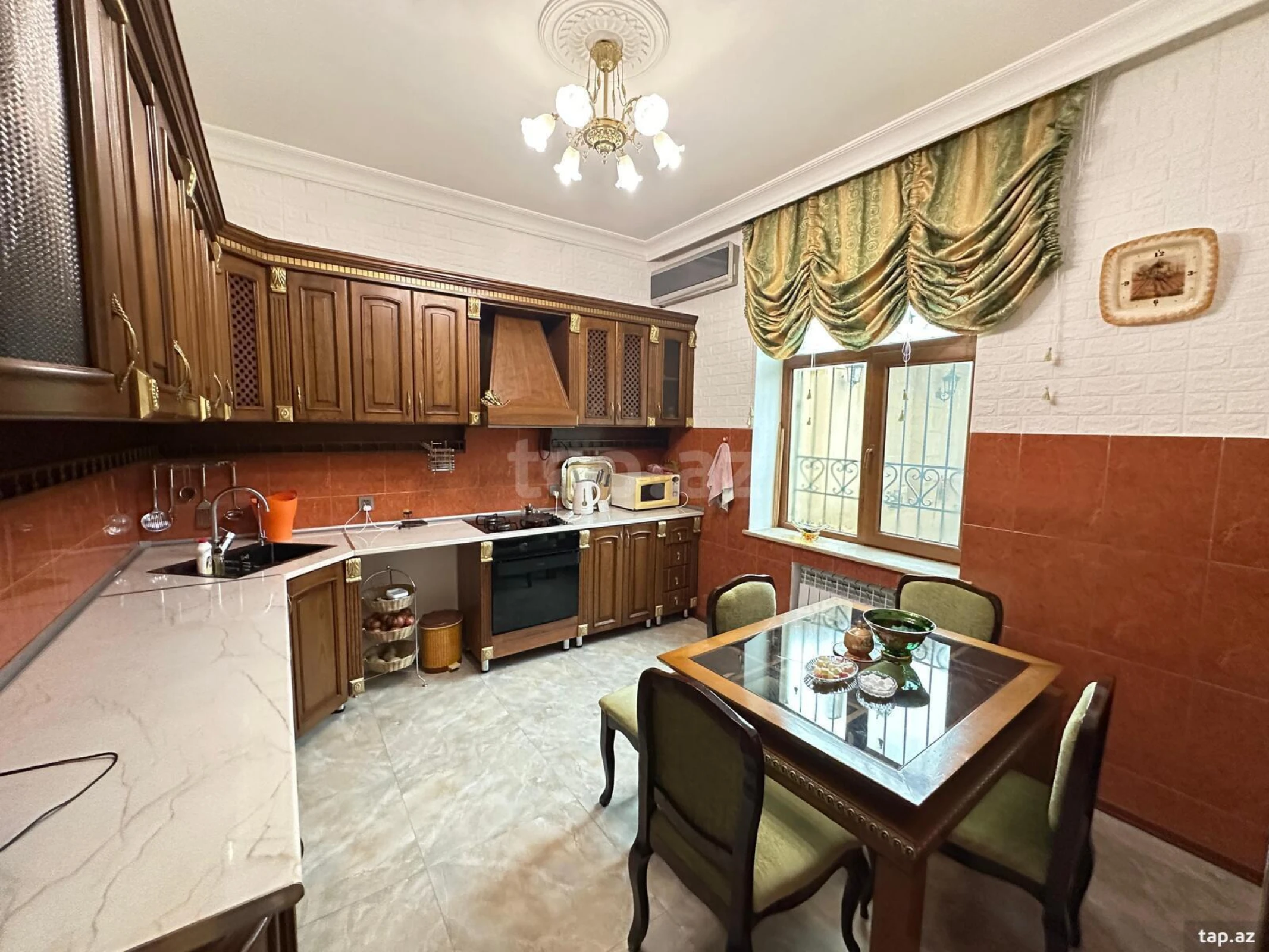 Satılır 5 otaqlı həyət evi