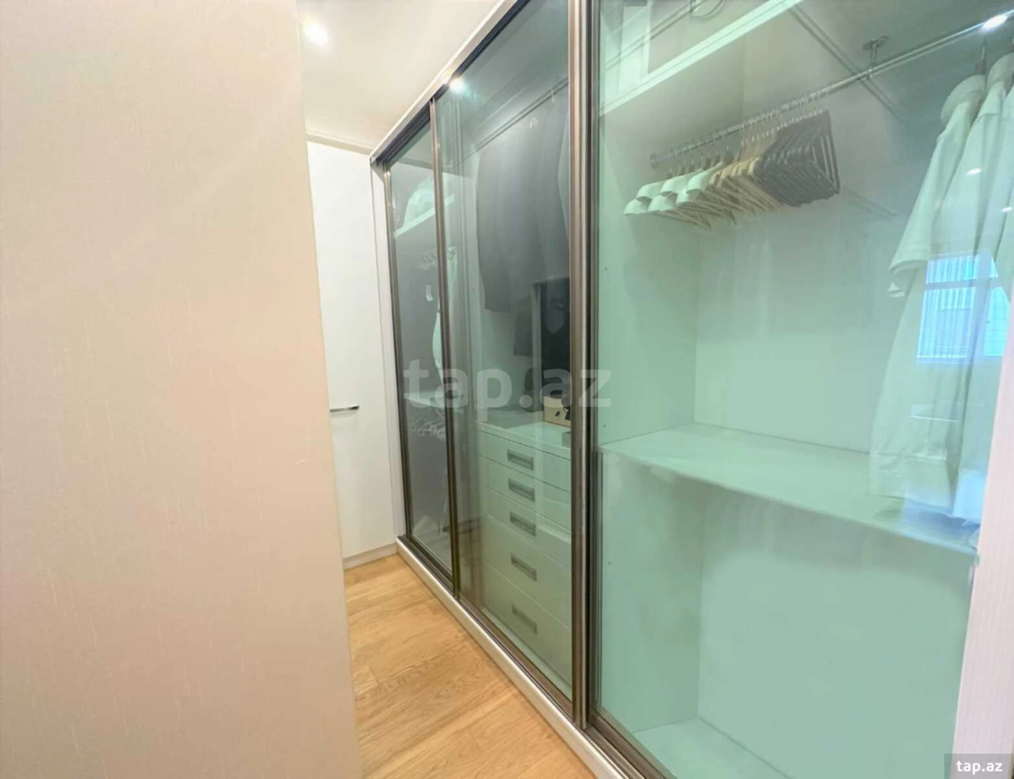 Kirayə verilir 4 otaqlı yeni tikili 210 m²