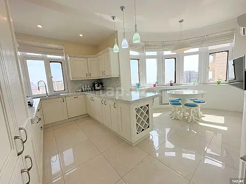 Kirayə verilir 4 otaqlı yeni tikili 210 m²