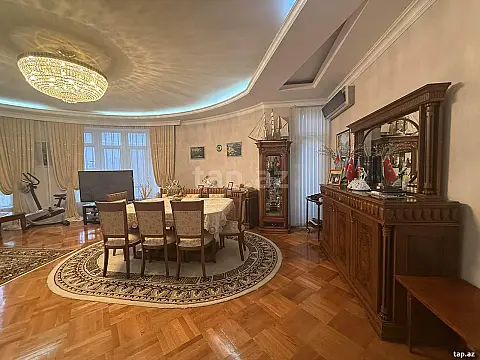 Kirayə verilir 4 otaqlı mənzil 200 m²