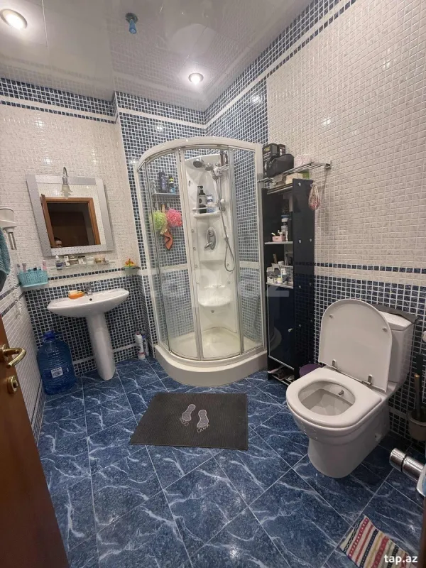 Kirayə verilir 4 otaqlı mənzil 200 m²