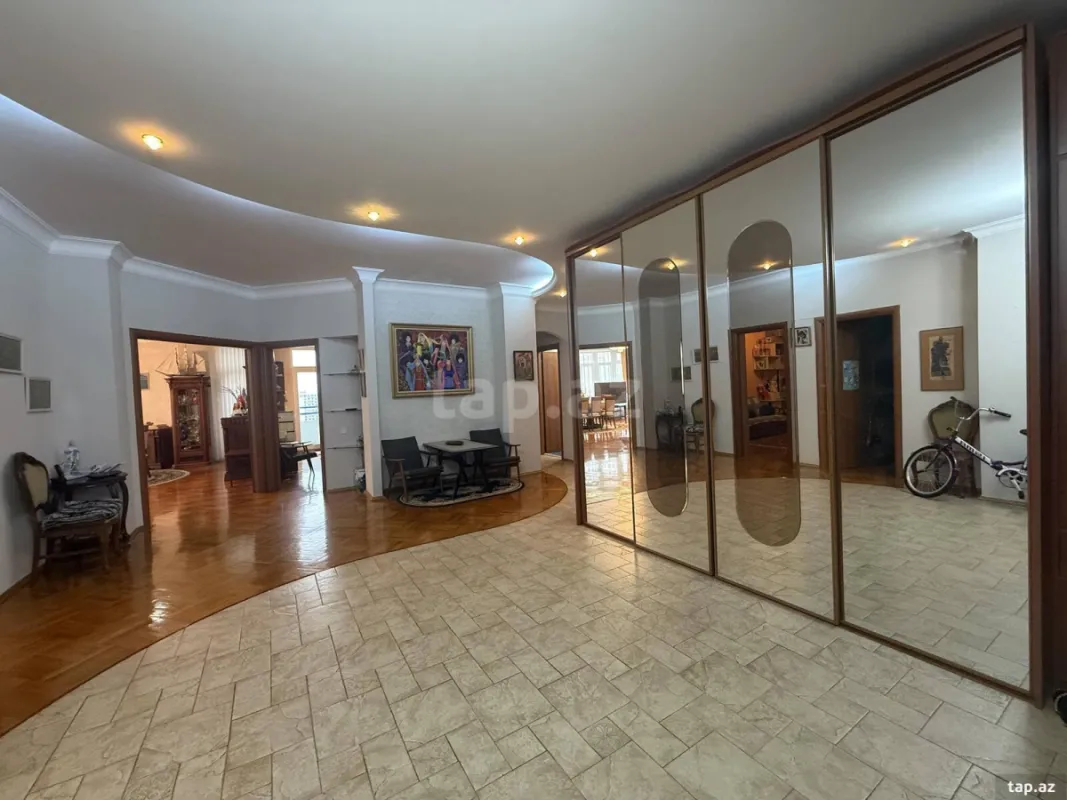 Kirayə verilir 4 otaqlı mənzil 200 m²