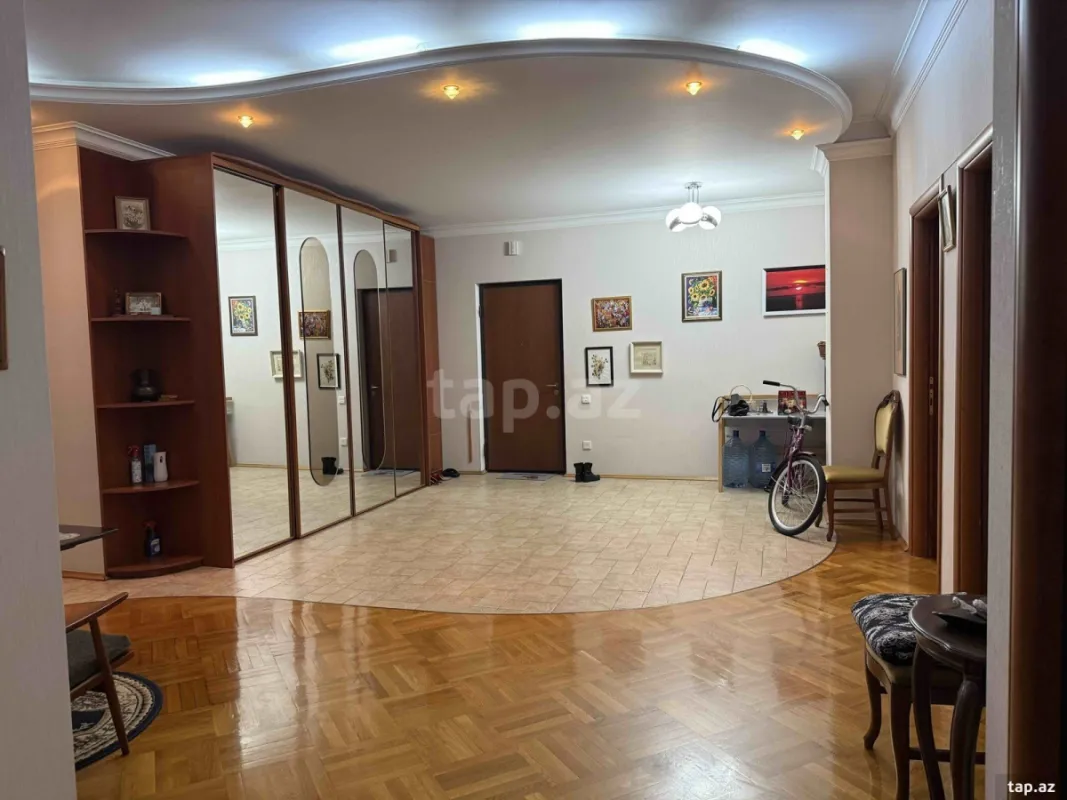 Kirayə verilir 4 otaqlı mənzil 200 m²