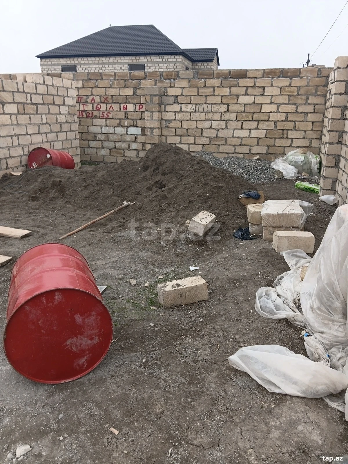 Satılır 4 otaqlı həyət evi