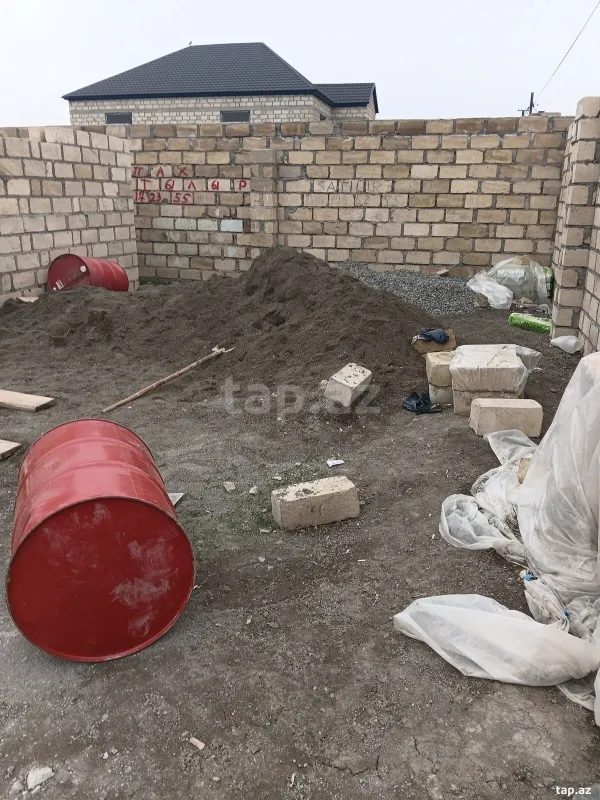 Satılır 4 otaqlı həyət evi