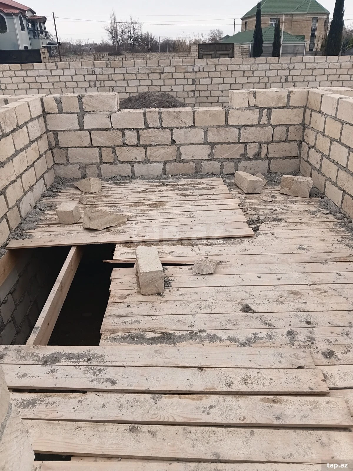 Satılır 4 otaqlı həyət evi