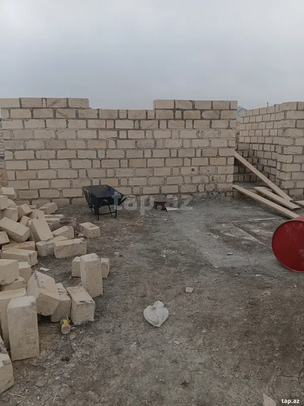 Satılır 4 otaqlı həyət evi