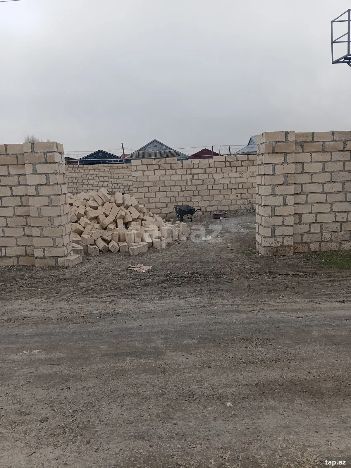 Satılır 4 otaqlı həyət evi