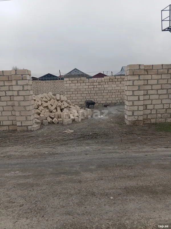 Satılır 4 otaqlı həyət evi