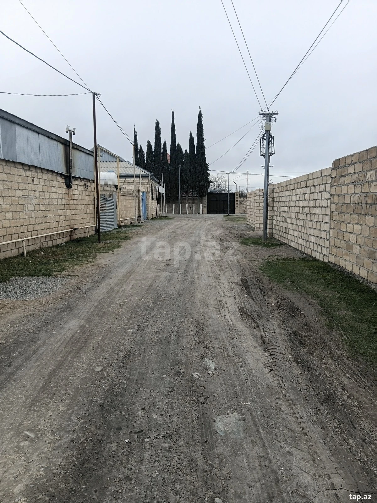 Satılır 4 otaqlı həyət evi