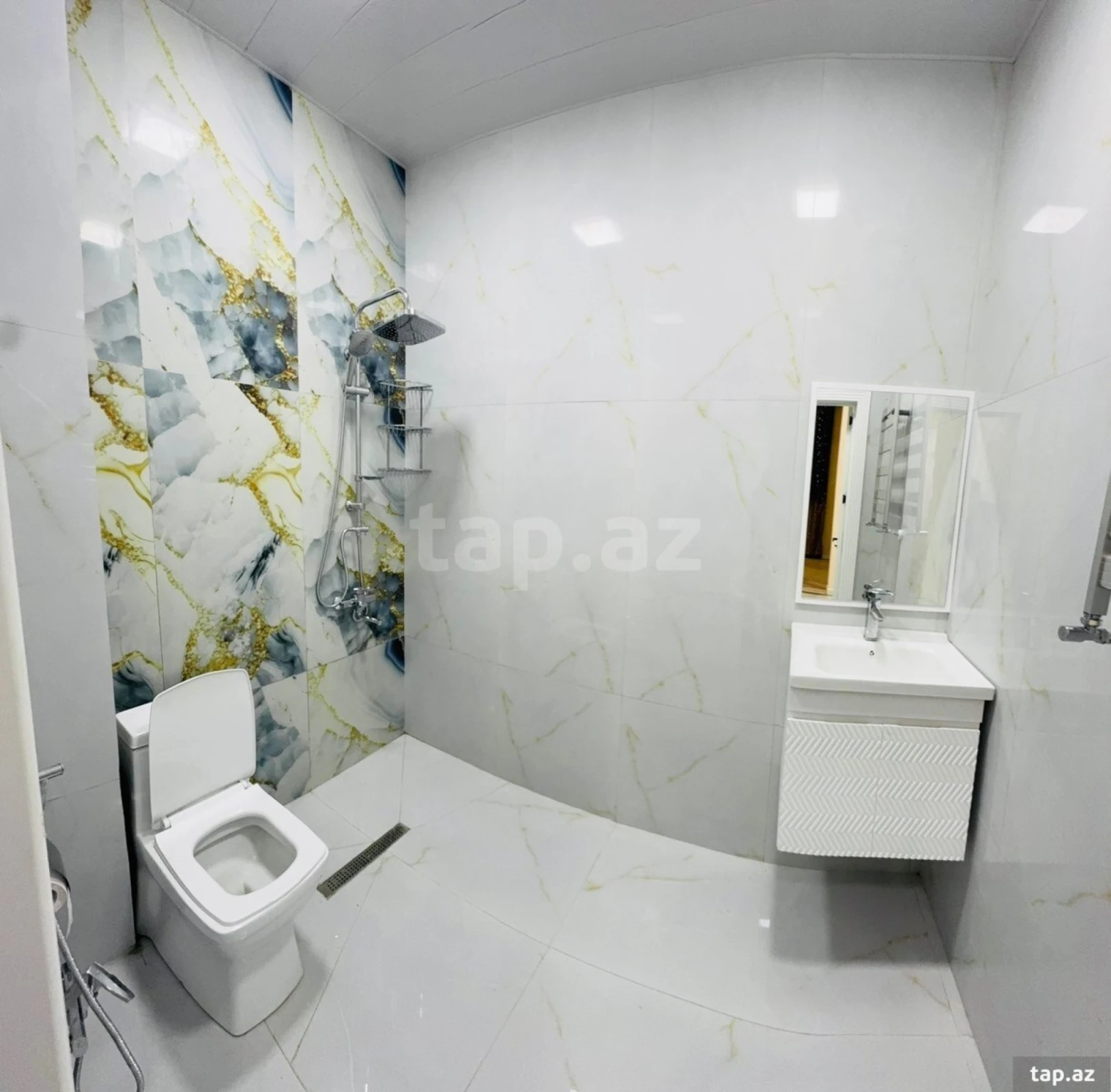 Satılır 6 otaqlı həyət evi