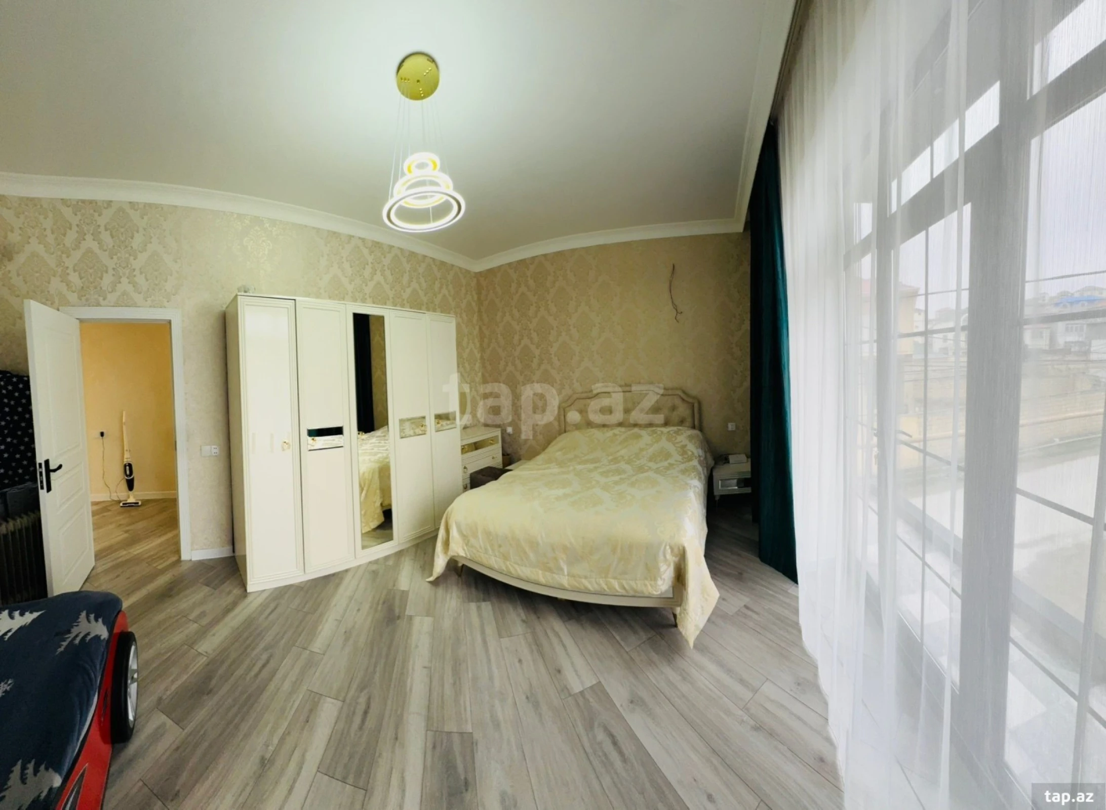 Satılır 6 otaqlı həyət evi