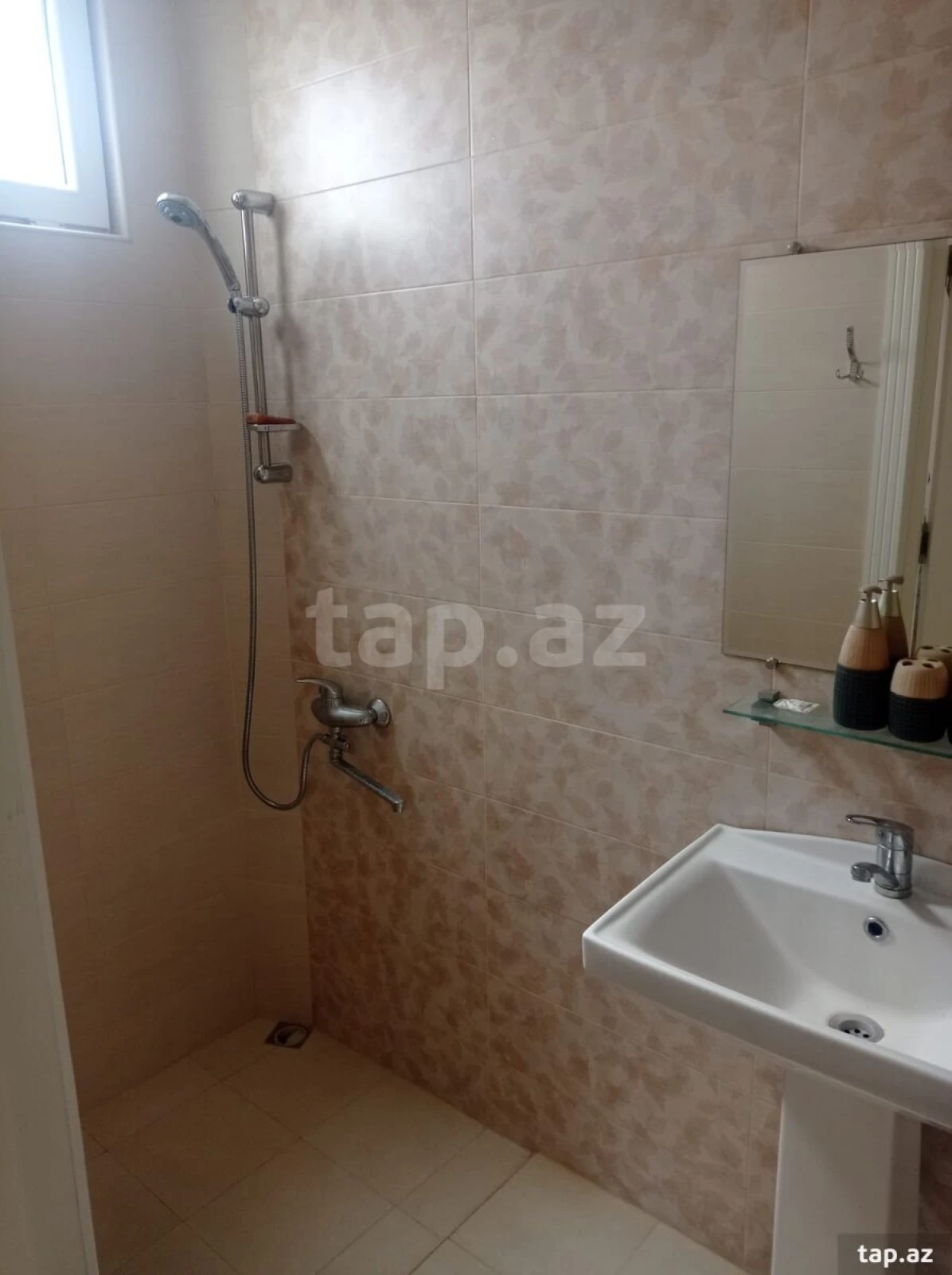 Satılır 6 otaqlı həyət evi