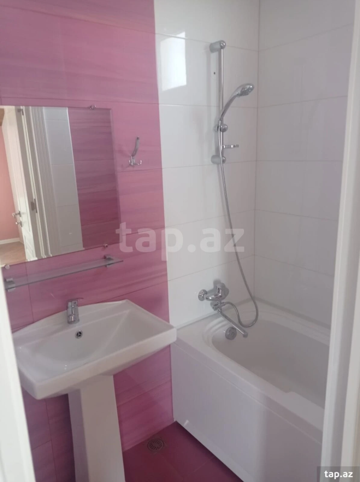 Satılır 6 otaqlı həyət evi