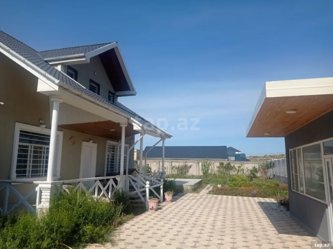 Satılır 6 otaqlı həyət evi