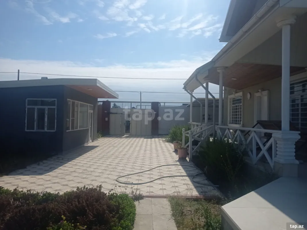 Satılır 6 otaqlı həyət evi