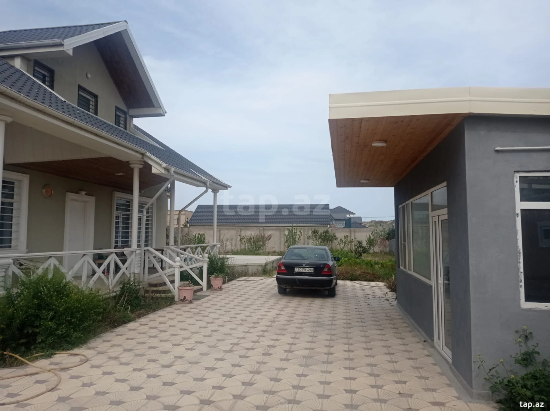 Satılır 6 otaqlı həyət evi