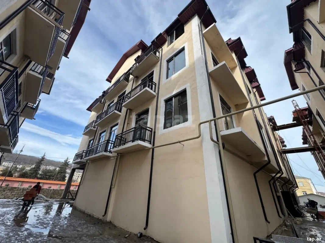 Satılır 2 otaqlı mənzil 71 m²